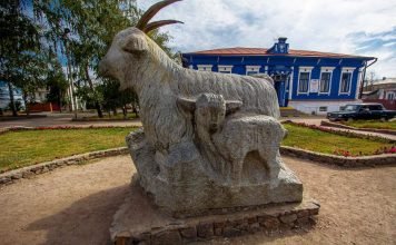 Где в нашей стране находится памятник козе?