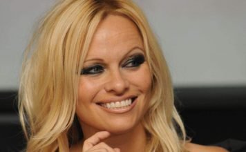 Глава Минприроды России предложил Памеле Андерсон встать на защиту белых медведей